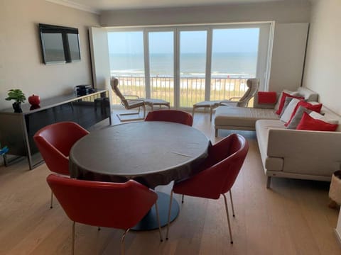 Seating area, Dining area, Sea view