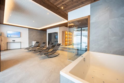 Hot Tub, Sauna, Steam room, Spa and wellness centre/facilities