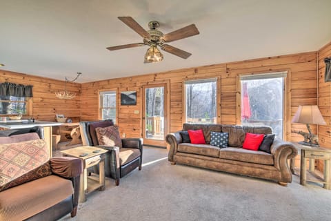 Cabin with Fire Pit 5 Mi to Cataloochee Skiing House in Maggie Valley