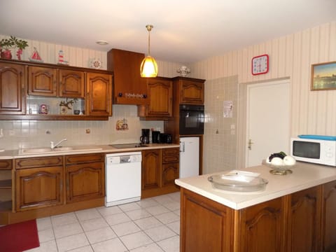 Kitchen or kitchenette, dishwasher, minibar, pet friendly, stove, toaster