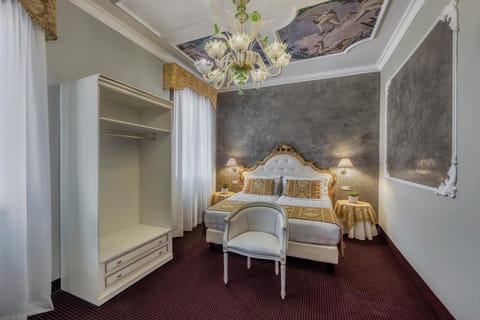 Photo of the whole room, Decorative detail, Bedroom