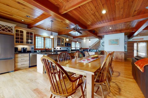 Luxury Adirondack Lakeview House in Gilford