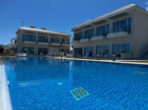 Property building, Swimming pool, Swimming pool