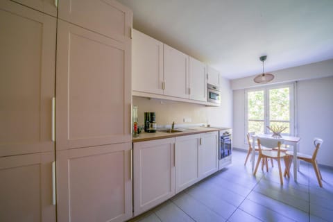Kitchen or kitchenette, dishwasher, oven, stove