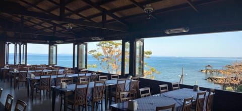 Restaurant/places to eat, Winter, Sea view