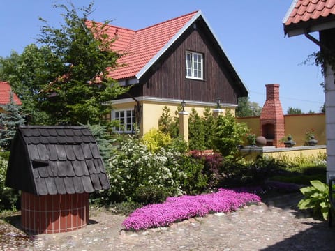 Property building, Facade/entrance, Garden