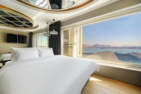 Bedroom, River view, Sea view