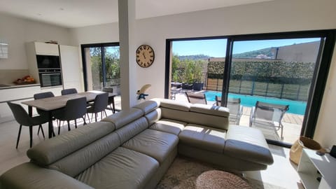 Living room, Pool view