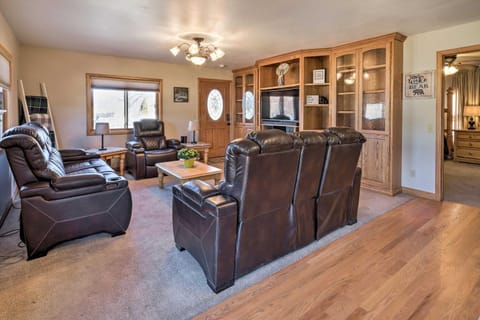 Welcoming Cañon City Abode - Walk to River! House in Canon City
