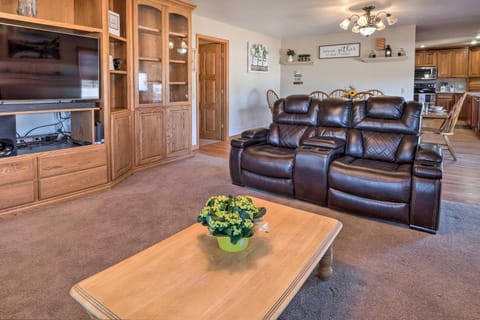 Welcoming Cañon City Abode - Walk to River! House in Canon City