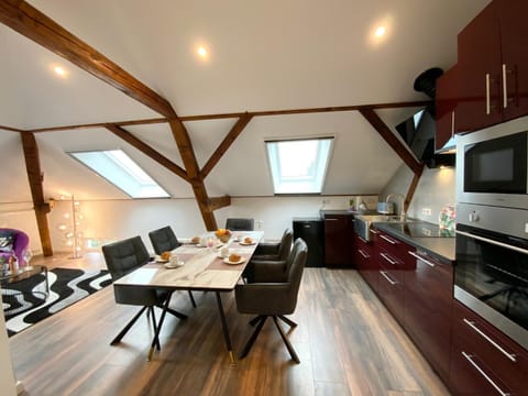 Kitchen or kitchenette, Living room, Seating area, Dining area, pet friendly, stove