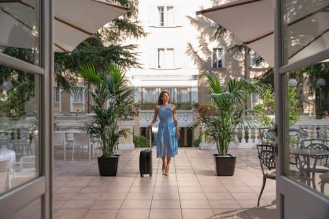 People, Balcony/Terrace, Guests, Inner courtyard view