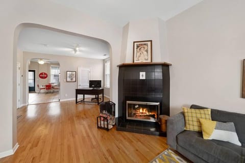 Lincoln Park 2 Bedroom Condo Wmid Century Flair House in Bucktown