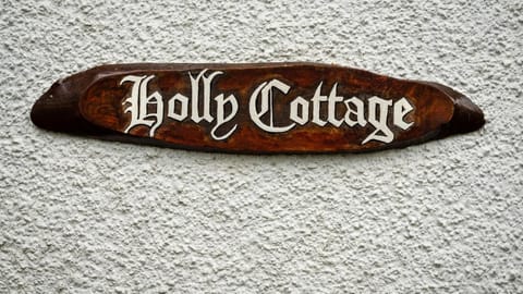 Holly Cottage. Romantic Getaway. Tourist base. House in Carlisle