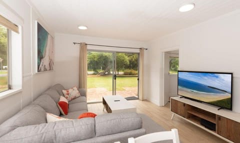 BLISSFUL BEACHFRONT UNIT - Broulee Apartment in Broulee