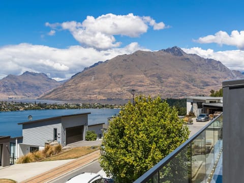 Balcony/Terrace, Lake view, Mountain view