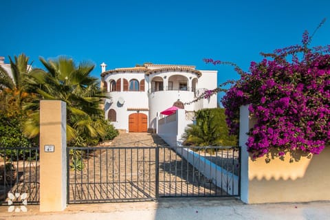 Property building, Spring, Day, Garden, Garden view