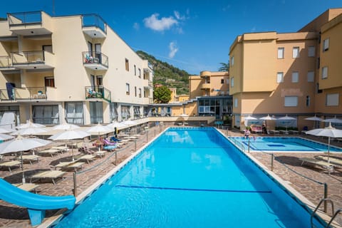 Property building, Day, Pool view, Swimming pool, sunbed