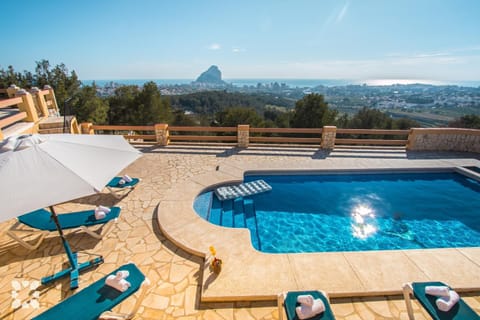 Patio, Nearby landmark, Day, Natural landscape, View (from property/room), Balcony/Terrace, Mountain view, Pool view, Sea view, Swimming pool, sunbed