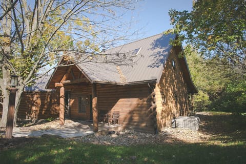 Blue Jays Nest Cabin by Amish Country Lodging House in Berlin