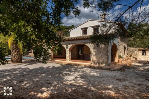 Property building, Spring, Day, Landmark view