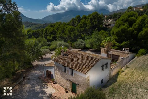 Property building, Spring, Day, Natural landscape, Mountain view