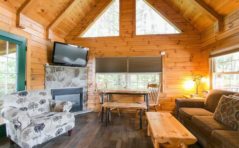 Evergreen Cabin by Amish Country Lodging Casa in Berlin