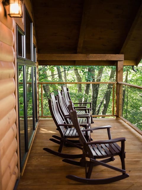 Treehouse #1 by Amish Country Lodging Haus in Berlin