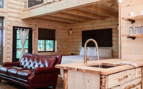 Treehouse #1 by Amish Country Lodging Maison in Berlin