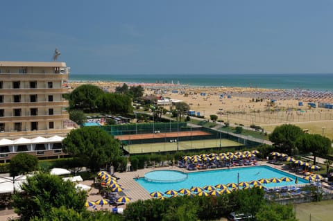 Property building, Restaurant/places to eat, Swimming pool, Breakfast