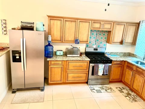 Kitchen or kitchenette, minibar, pet friendly, stove, toaster