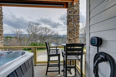 Mon Trèsor, Modern Mountain Views with deck House in Weaverville