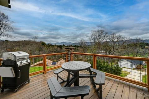 Mon Trèsor, Modern Mountain Views with deck Casa in Weaverville