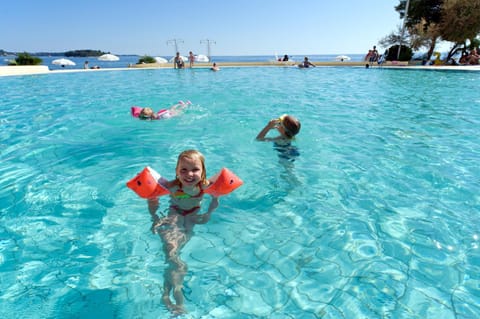 Swimming pool, children, Family