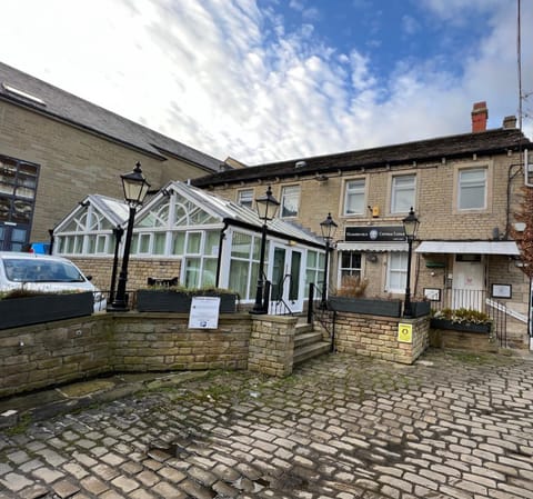 Huddersfield Central Lodge Hotel in Huddersfield