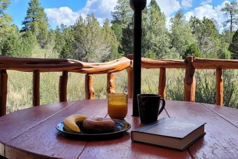 Free Spirit, Walking distance to East Zion trails House in Zion National Park