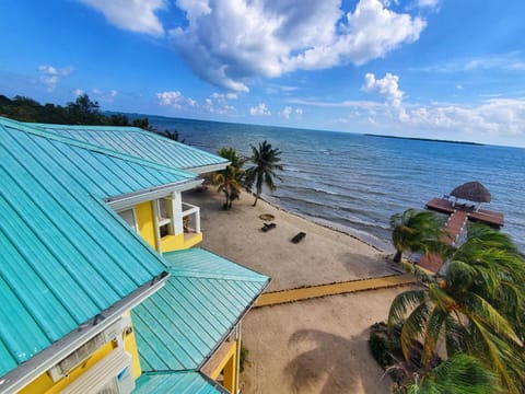 Lucky Duck Villa - Private Beach Escape Villa in Stann Creek District