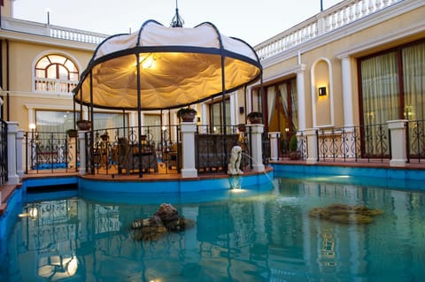 Balcony/Terrace, Lake view, Pool view