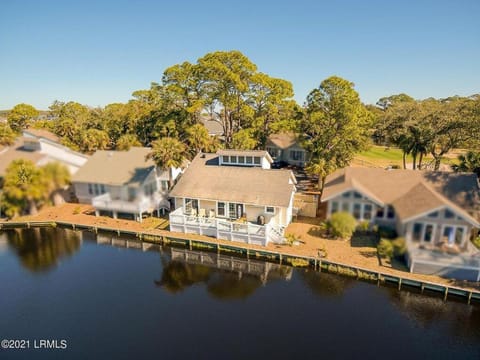 Property building, Day, Natural landscape, Bird's eye view, River view