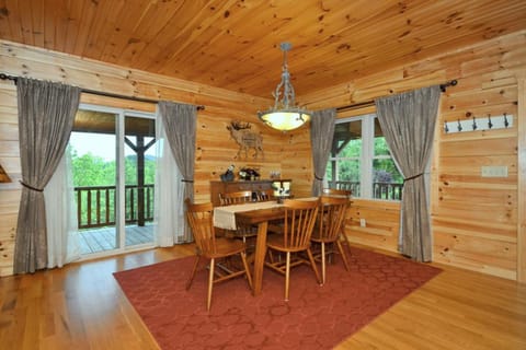 Tranquility cabin House in Lake Junaluska
