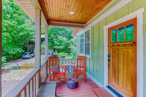 Red Rockers Cottage Maison in Black Mountain