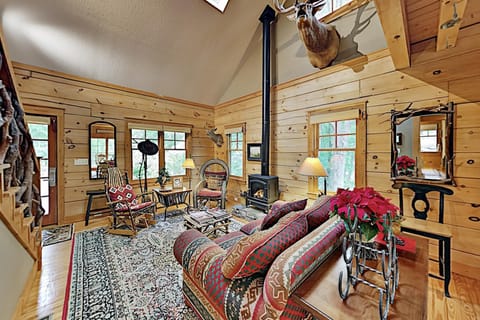 Elkhorn Cabin & Eagles Wing Lodge Maison in Asheville
