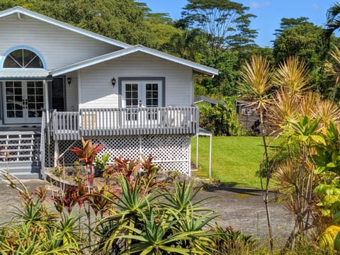 Property building, Facade/entrance, Garden