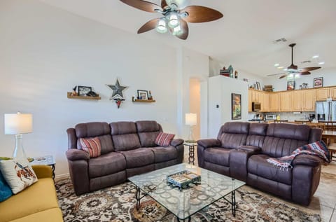 Phoenix Retreat with Heated Pool, Gas Grill and Yard! House in Avondale