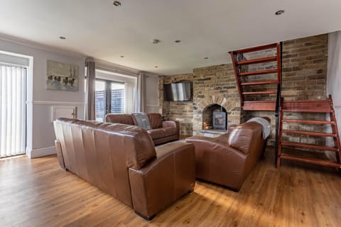 TV and multimedia, Living room, Seating area, flat iron