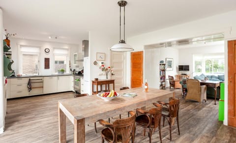 Dining area, kitchen