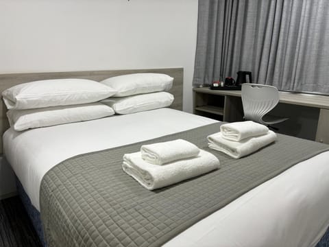 Bed, Photo of the whole room, Bedroom, towels