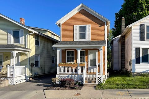 Cozy Finger Lakes Abode in Downtown Canandaigua! House in Canandaigua Lake
