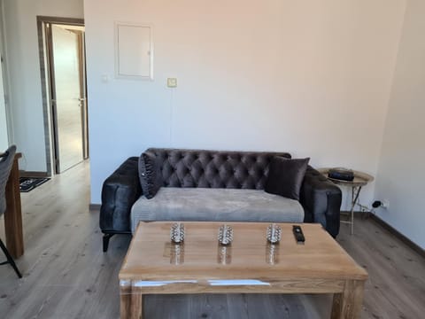 Le bonheur 1 & 2 parking et wifi gratuits Apartment in Charleroi