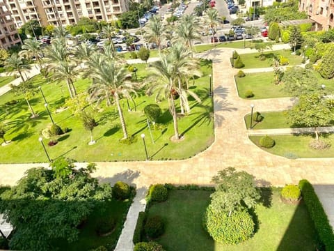 Luxurious 3 BR Rustic Apartment Overlooking Huge Garden - For Families and Couples Condo in New Cairo City